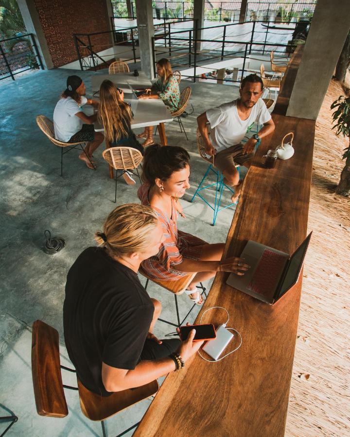 Endless Summer Surf Camp Kuta Кута Екстериор снимка