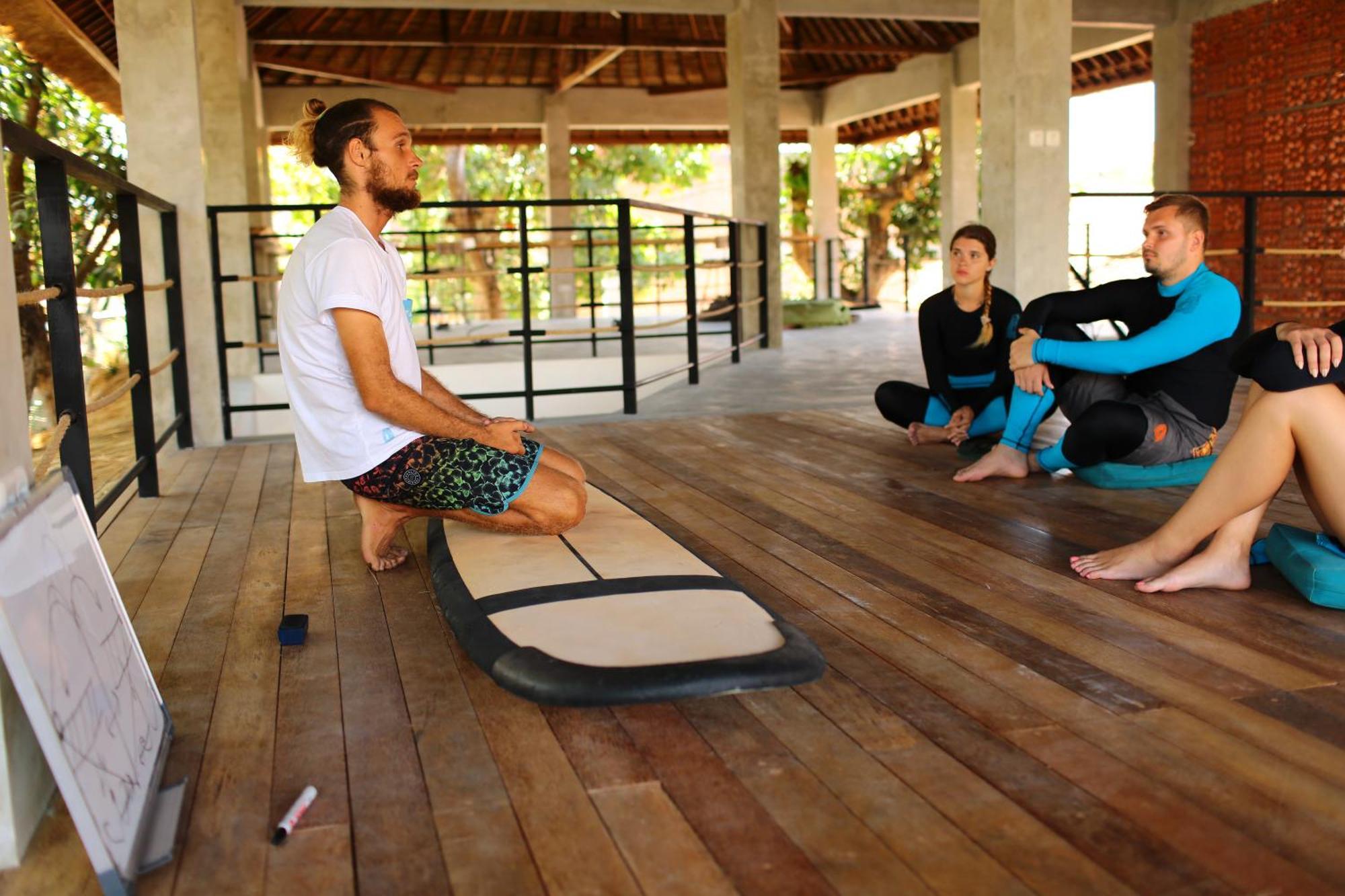 Endless Summer Surf Camp Kuta Кута Екстериор снимка